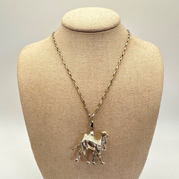 VTG Silver Tone Three Dimensional Camel Pendant Necklace Size 22.5" Length - Picture 1 of 10